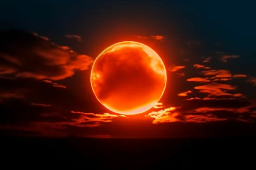 La Luna puede tornarse roja por la luz filtrada (imagen referencial). Foto: Freepik.