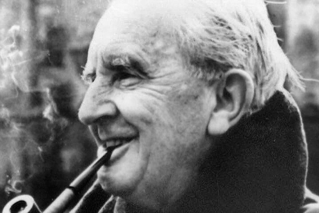 Tolkien, creador de mundos y lenguas, inspiró la fantasía de ‘El Señor de los Anillos’. Foto: IMDb.