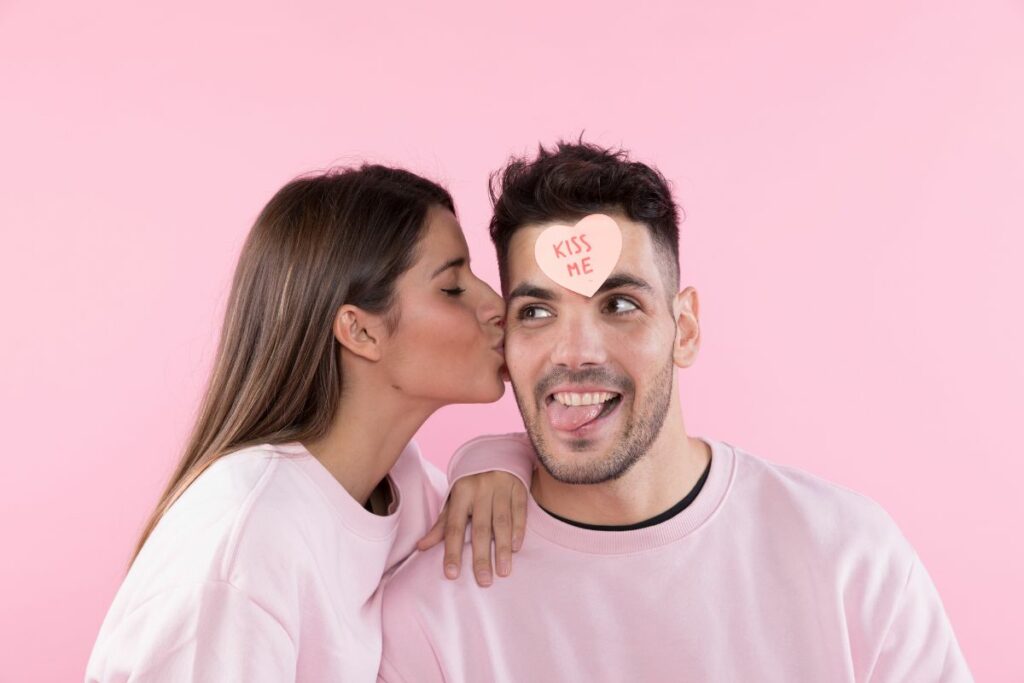 El beso tiene una historia fascinante desde la antigüedad. Foto: Freepik.