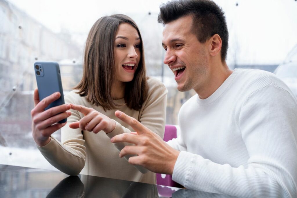Fortalece tu vínculo de pareja con herramientas móviles fáciles y gratuitas. Foto: Freepik.