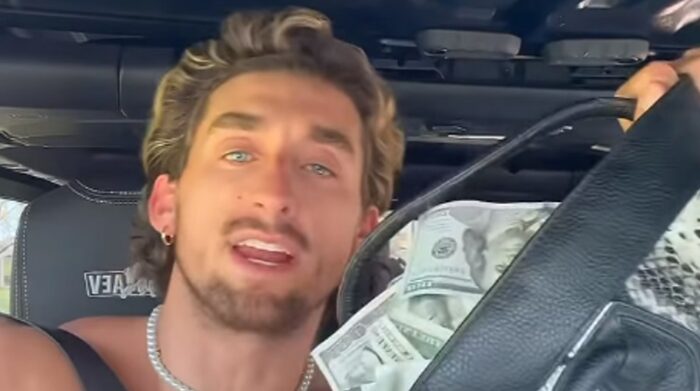 Joven paga la universidad de su hermana con dinero de OnlyFans - El