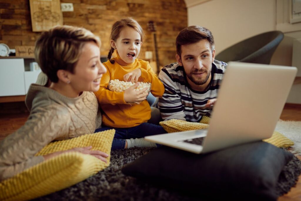 Películas infantiles guían a los niños en la identificación y expresión saludable de sus emociones. Foto: Freepik.