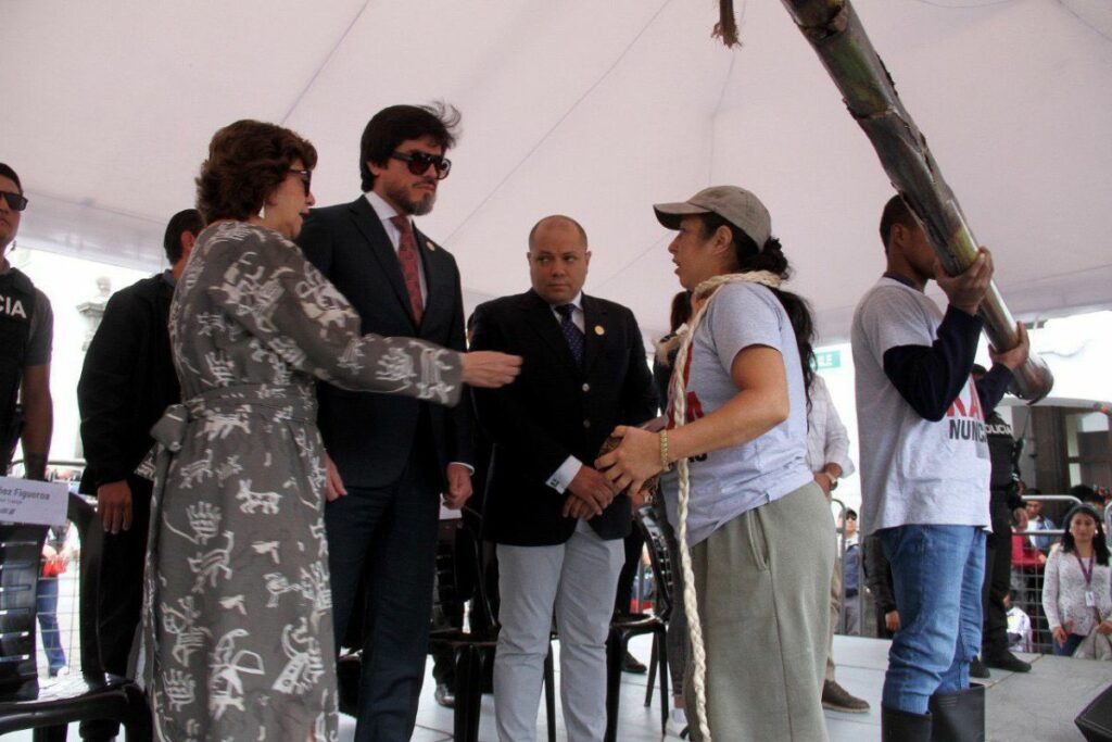 Víctimas de Furukawa reciben disculpas. Foto: X @MinGobiernoEc.