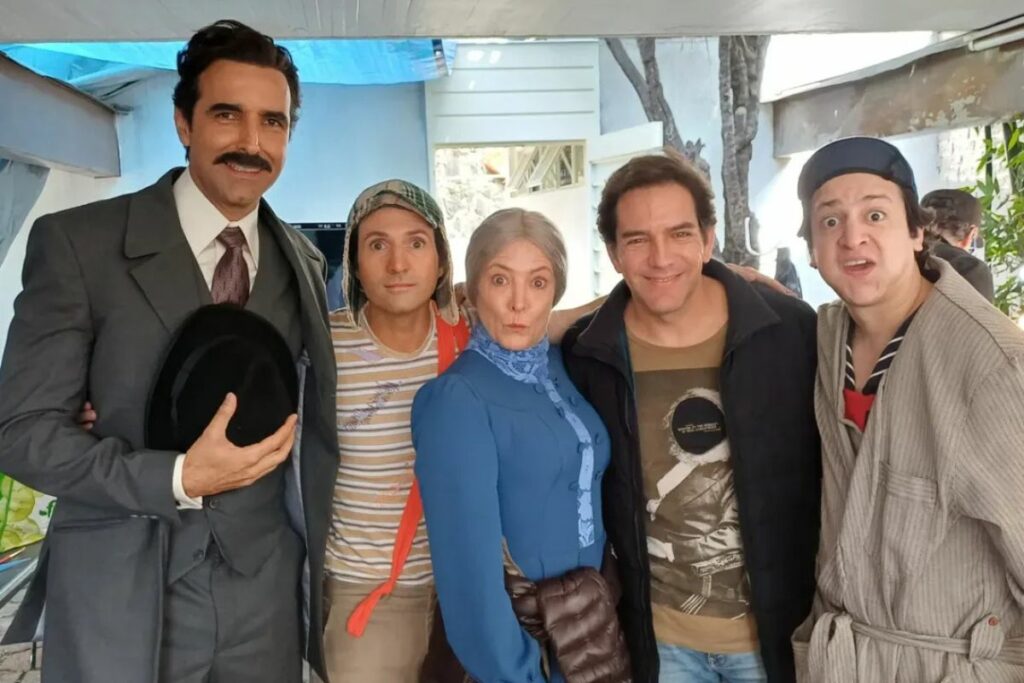 El actor ecuatoriano revive una guerra televisiva en la bioserie de ‘Chespirito’. Foto: Instagram @sebastianmoncayoactor.