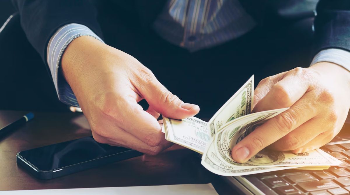 Pago del décimo tercer sueldo en Ecuador: quiénes lo reciben, cómo se calcula y qué hacer si no lo pagan