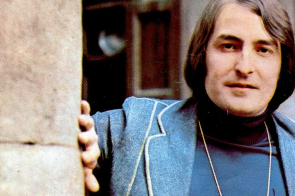 Nino Bravo, de joyero a ícono musical, alcanzó la fama con ‘Te quiero, te quiero’ y ‘Libre’, antes de un fatal accidente en 1973 que truncó su meteórica carrera. Foto: www.ninobravo.net.