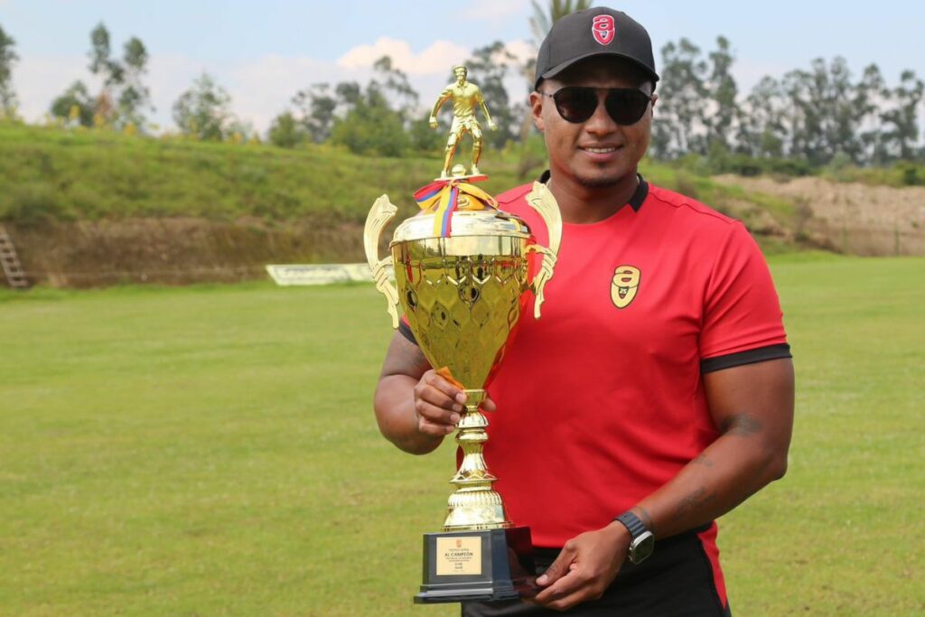 Antonio Valencia, director técnico del AV25 de la Segunda Categoría de Pichincha. Foto: @anto_v25