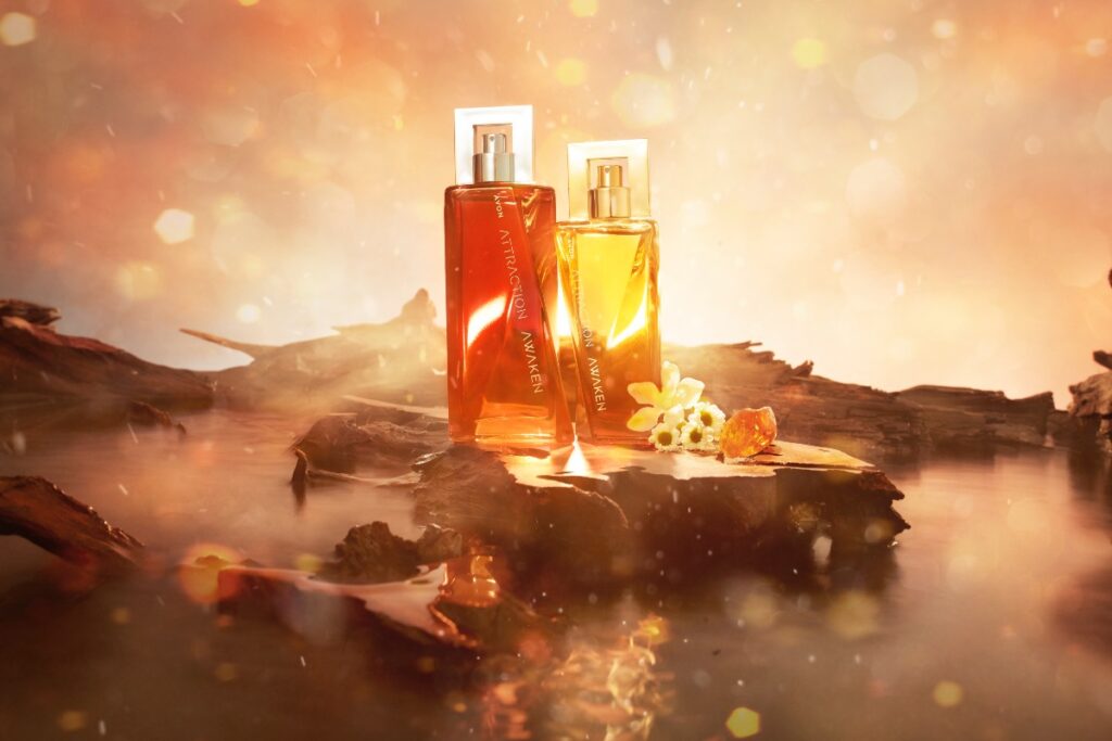 La Inteligencia Artificial combinó la tuberosa negra, nuez moscada, grosella negra y brandy de naranja para crear este nuevo perfume. Cortesía: Avon