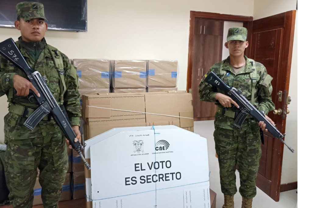 Las Fuerzas Armadas terminaron hoy, sábado 20 de abril de 2024, la entrega del material de la consulta popular. Foto: FFAA