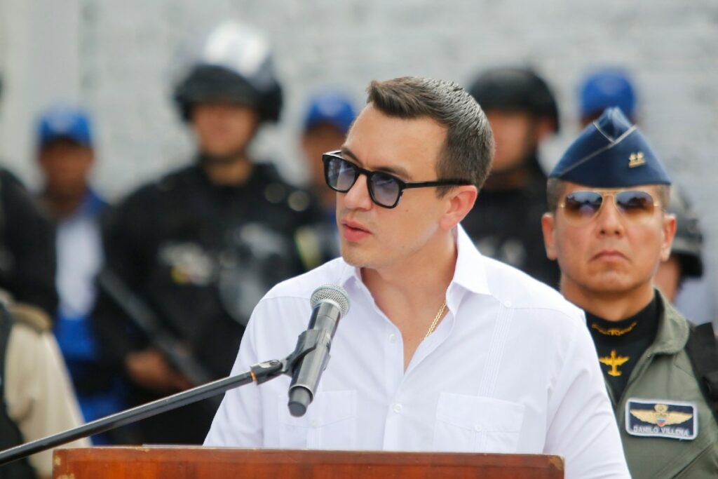 Daniel Noboa firmó el decreto en medio de su gira por Europa.
