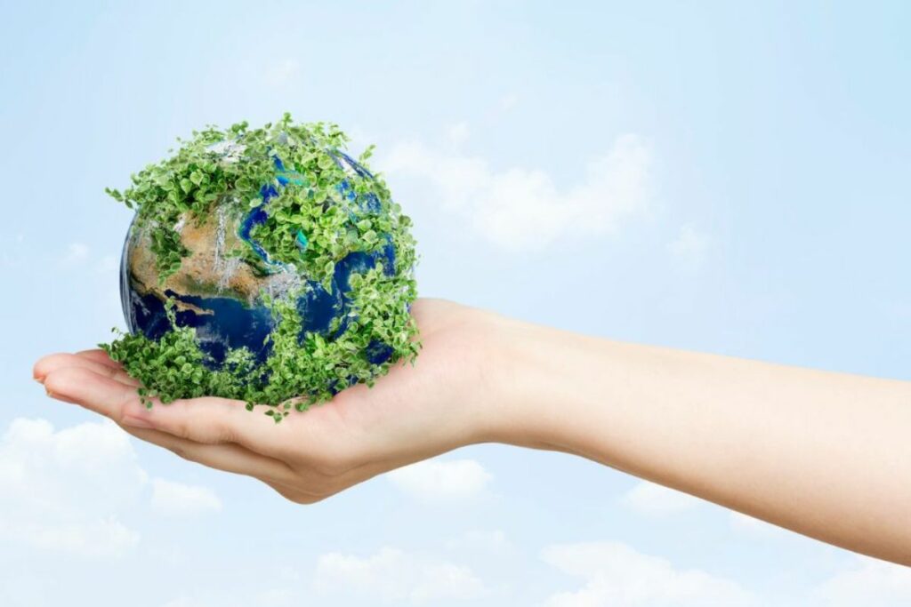 Planeta Tierra en peligro: Desafíos ambientales exigen acción urgente para proteger la salud humana y el planeta. Foto: Freepik.