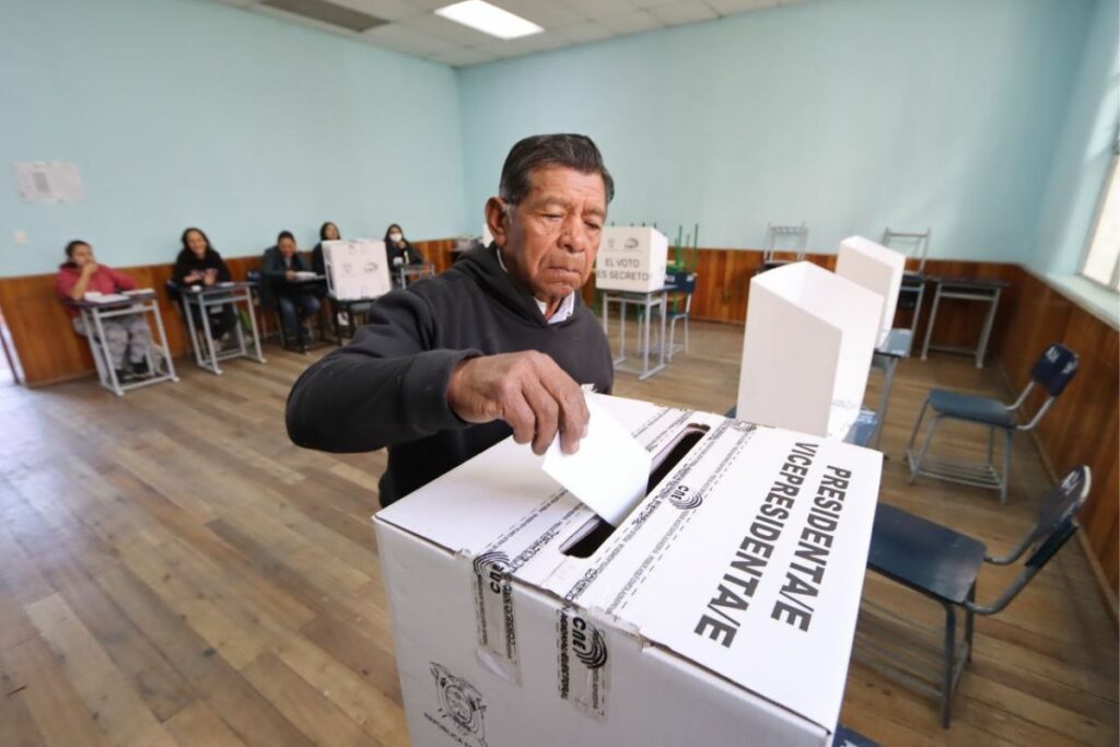 La población acudió a las urnas el domingo 21 de abril. Foto: Flickr CNE