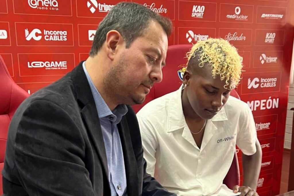 Marco Pazos (izq), presidente de El Nacional, desea potenciar la marca de su club.