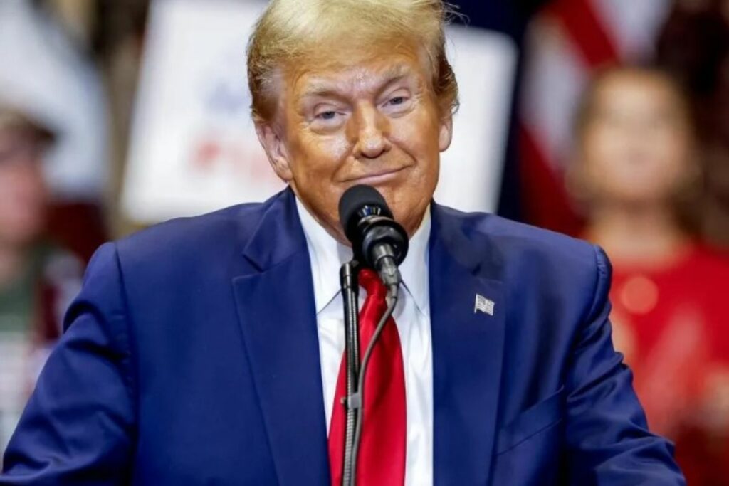 Trump, acusado de comprar el silencio de la actriz Stormy Daniels. Foto: Erik S. Lesser/EFE