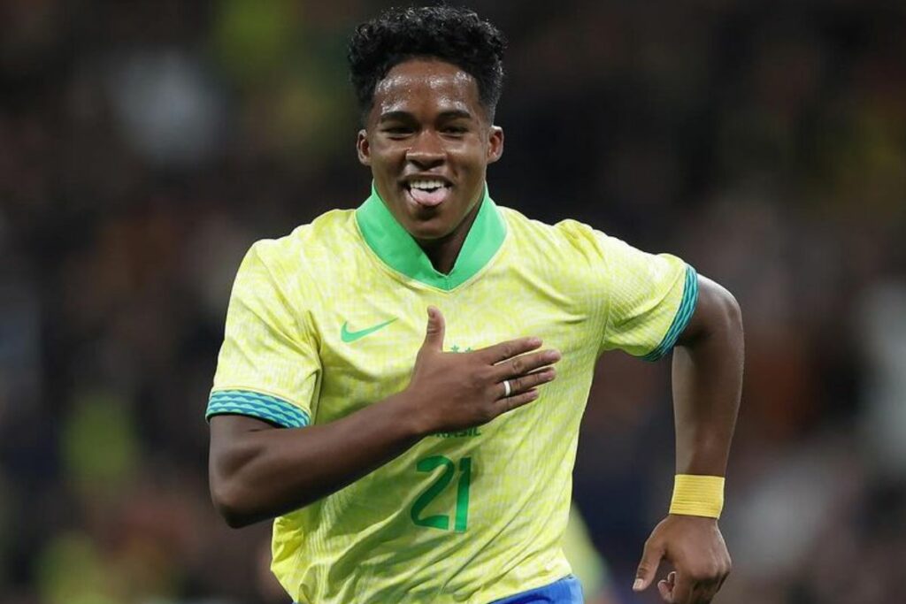 Endrick celebra un gol con la Selección de Brasil en un amistoso ante España en el Santiago Bernabéu en 2024. 