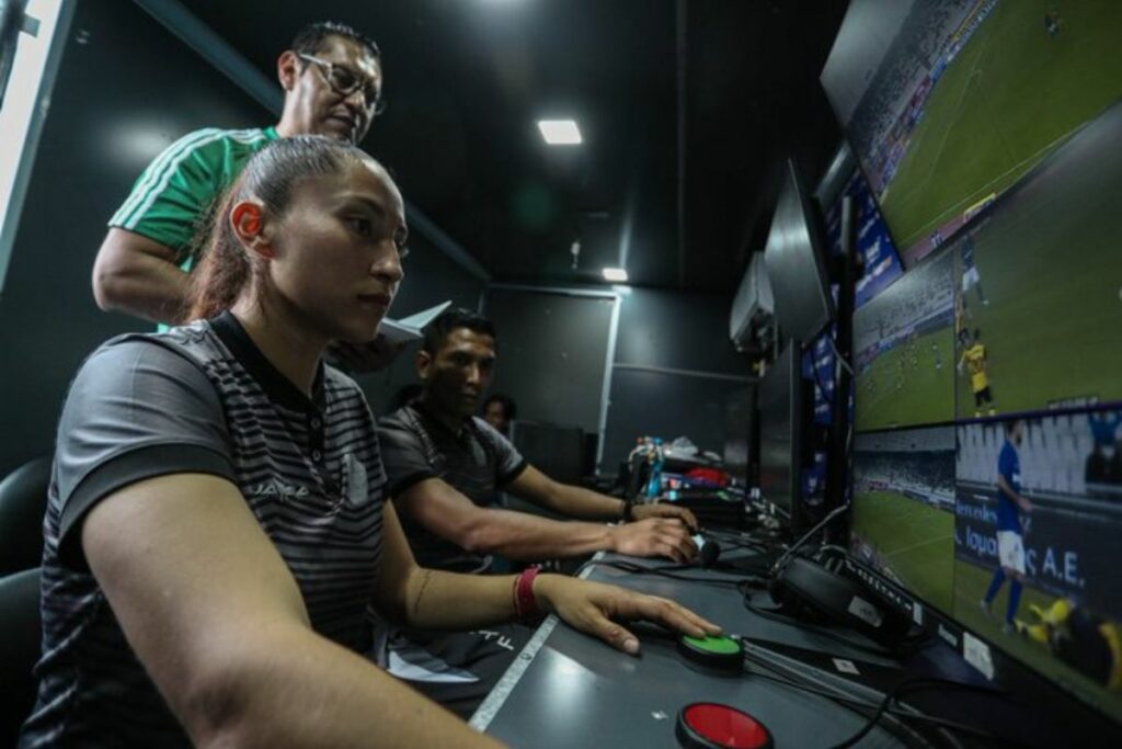 En Ecuador la Federación Ecuatoriana de Fútbol (FEF) no libera los audios del VAR.