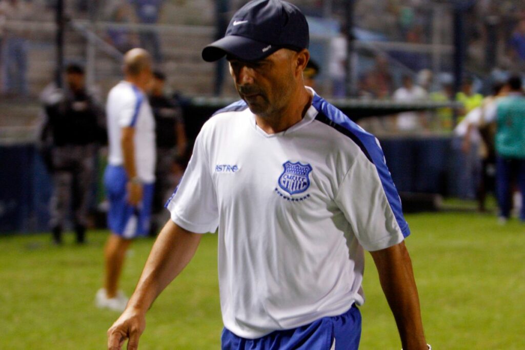 Jorge Sampaoli durante su etapa como DT de Emelec en 2010.