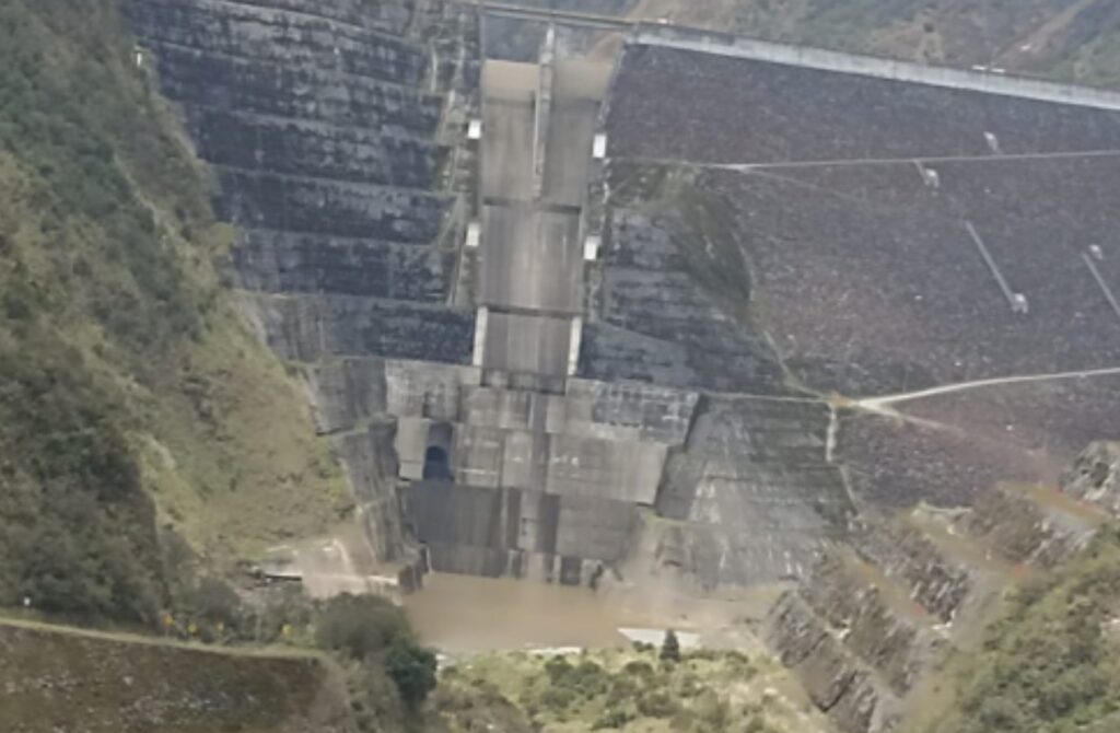La central hidroeléctrica de Mazar, ubicada entre Azuay y Cañar. Archivo