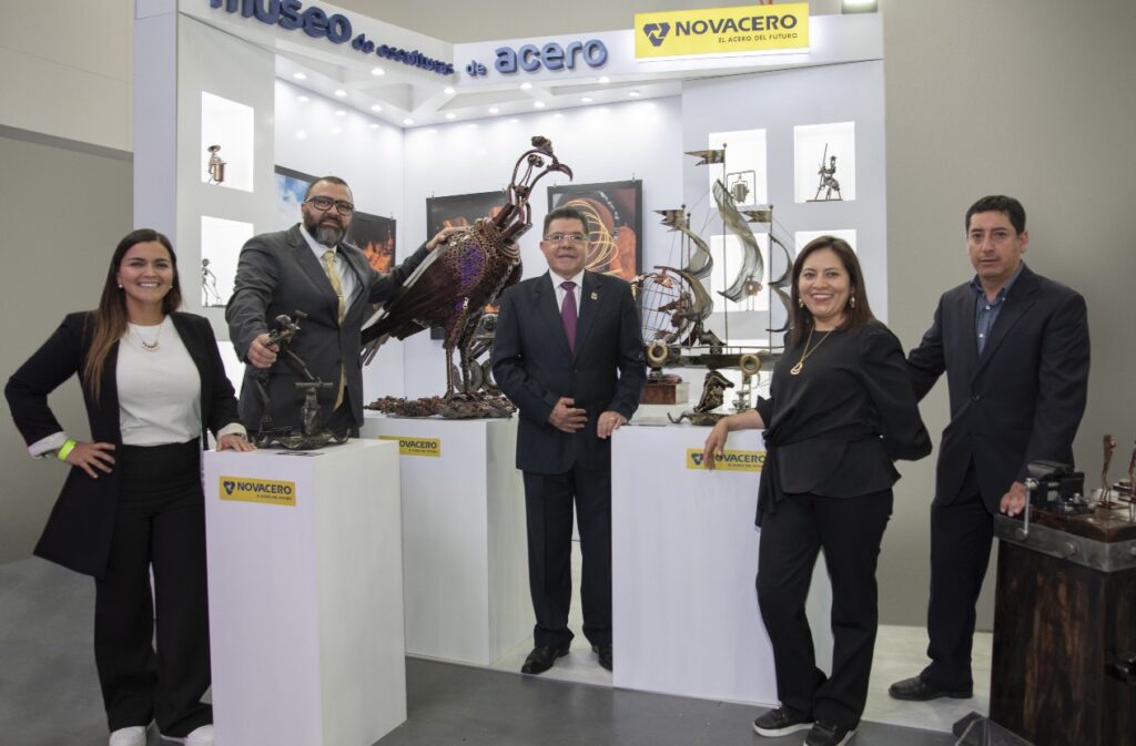 Andrea Soto, gerente de Marketing de Novacero; Crhistian Olalla, gerente Comercial de Novacero; Ramiro Garzón, gerente General de Novacero; Mónica Salao, jefe Nacional del Sistema de Gestión Integral de Novacero y Carlos Morales, jefe de Acería de Novacero.