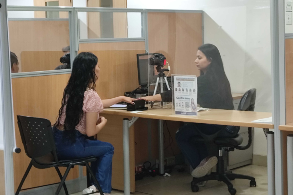 La mayoría de personas que acudieron a sacar la cédula demoró solo 20 minutos. Foto: Paulo Álvarez/EL COMERCIO