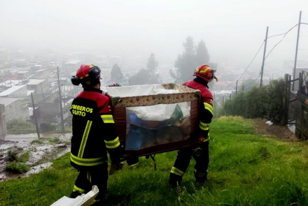 El Cuerpo de Bomberos acudió a Santa Teresita para brindar asistencia a la comunidad. Foto: X Cuerpo de Bomberos