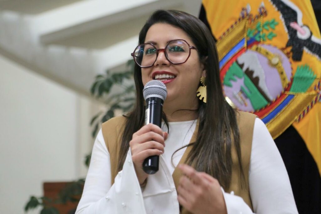 Andrea Arrobo, exministra de Energía y Minas, enfrenta un proceso de juicio político en su contra.