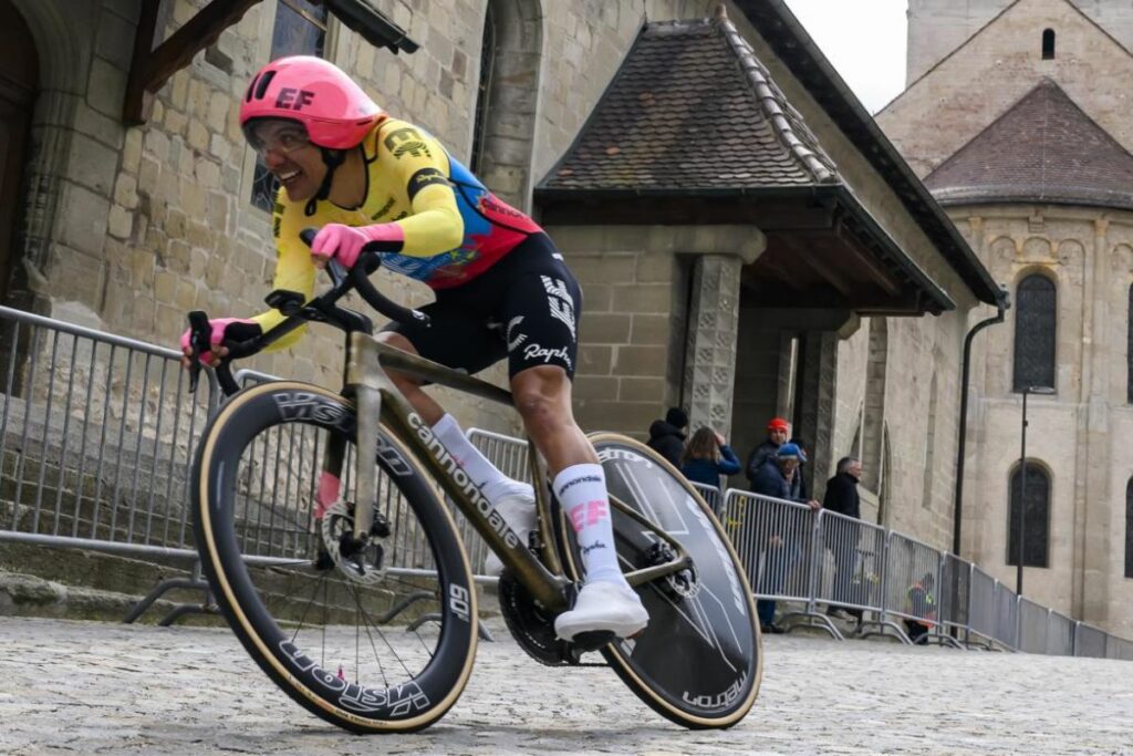 Richard Carapaz, ciclista ecuatoriano del EF Education-EasyPost durante el Tour de Romandía. Foto: EFE
