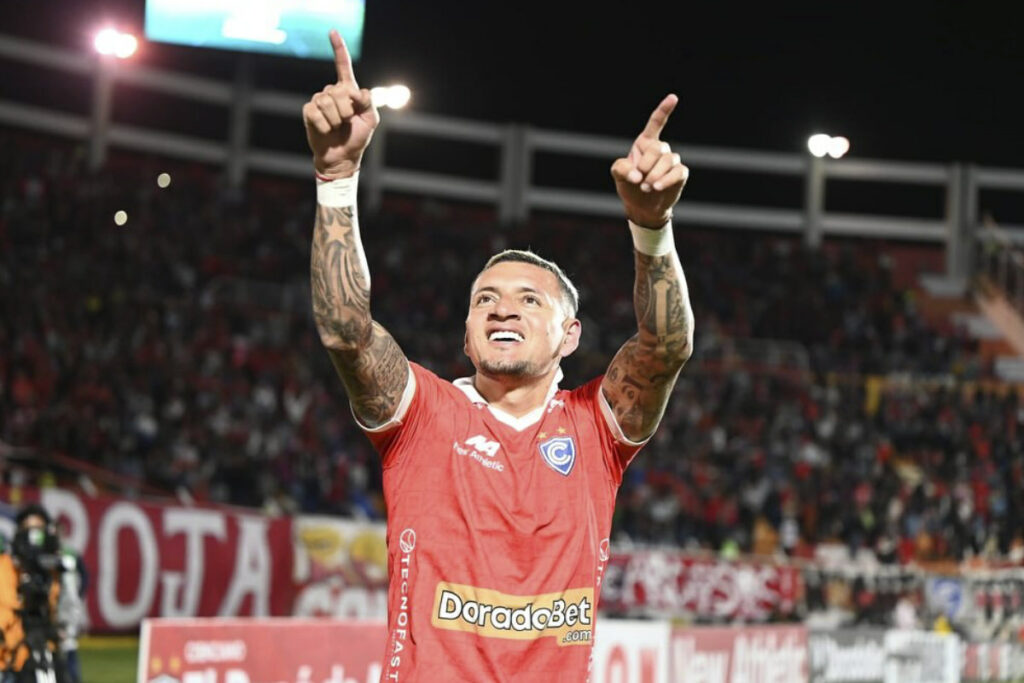 Carlos Garcés celebra uno de los goles marcados con Cienciano en el Torneo Apertura de Perú.