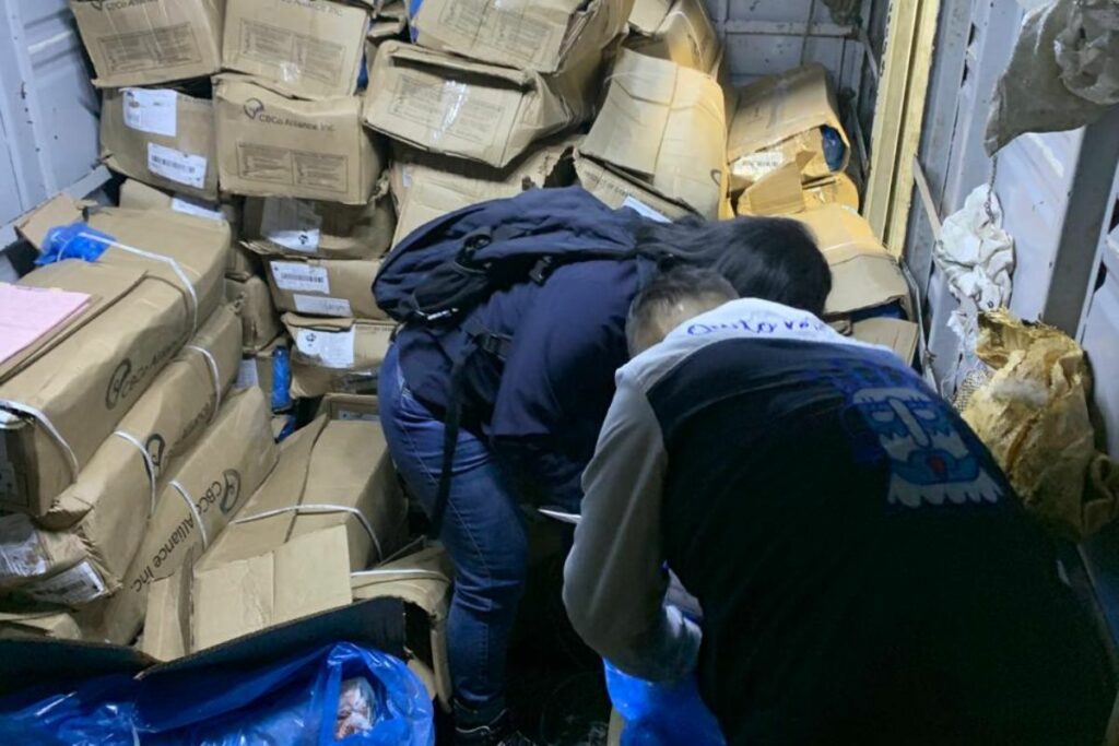 Seis toneladas de carne de cerdo se decomisaron en el sur de Quito. Foto: cortesía AMC