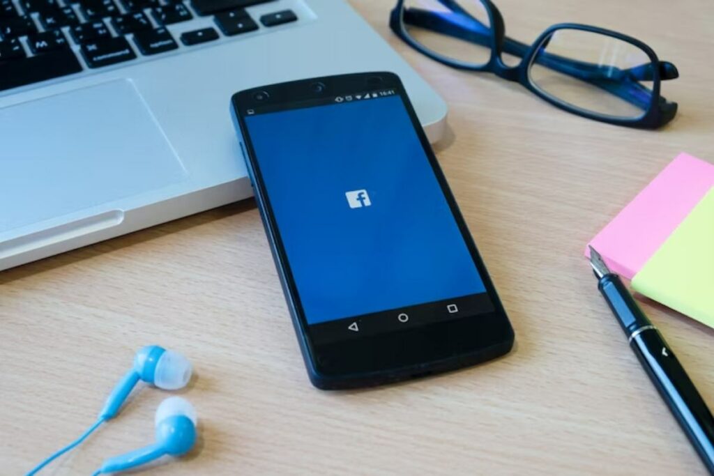 Alrededor de 2 800 millones de personas utilizan Facebook cada mes. Foto: Freepik