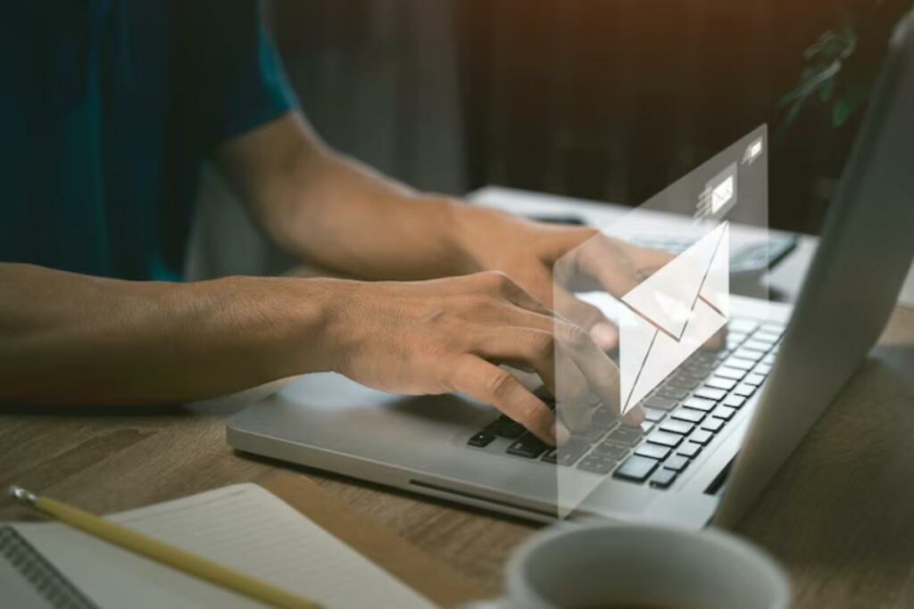 Outlook y Gmail son los servicios de correo electrónico más utilizados en el mundo. Foto: Pixabay 