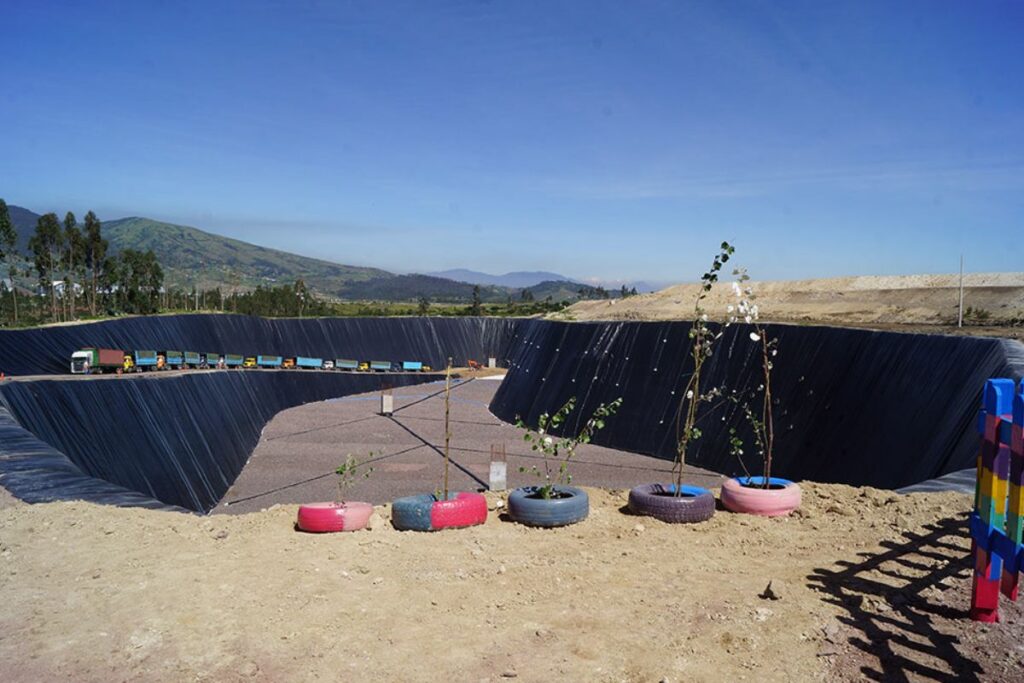 Uno de los cubetos para tratamiento de lixiviados en el nuevo Complejo Ambiental Quito. Foto: Municipio de Quito