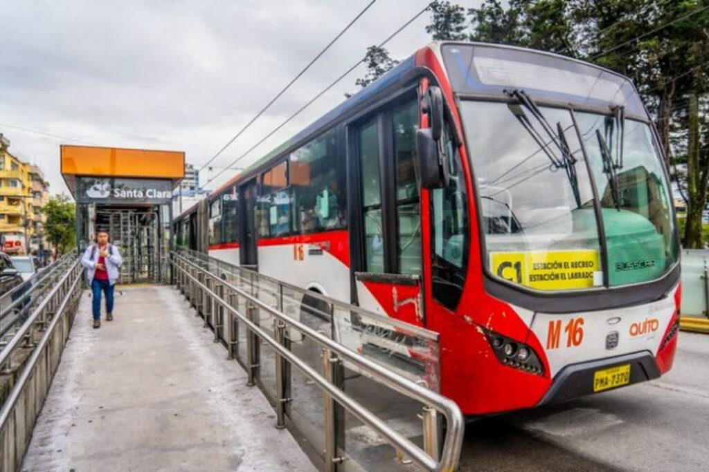 Dos paradas de la Ecovía estarán cerradas por 50 días. Foto: X Empresa de Pasajeros Quito