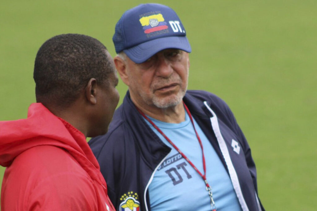 Éver Hugo Almeida (d) en su etapa de entrenador de El Nacional.