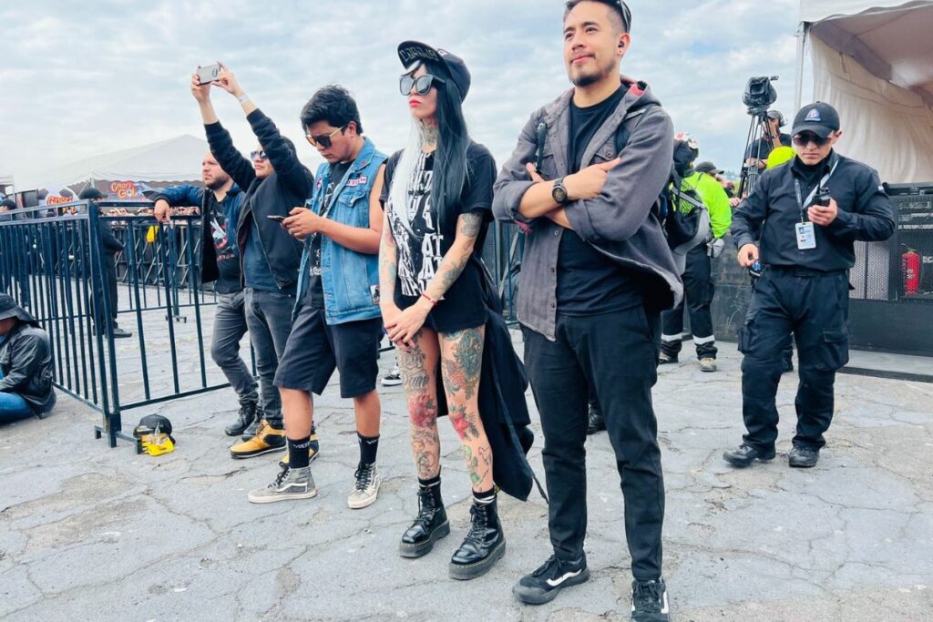 Amantes del metal se citaron en los exteriores del parque Bicentenario. Foto: Ana Guerrero