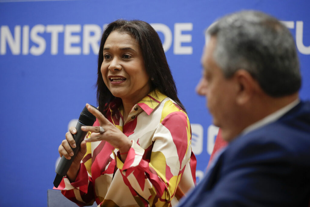 La ministra de Cultura de Panamá Giselle González durante la presentación del proyecto. Foto: Bienvenido Velasco/EFE