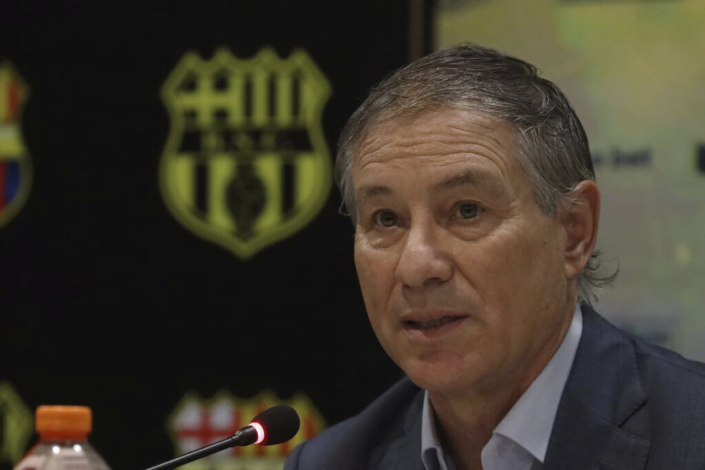 Ariel Holan durante la presentación como nuevo entrenador de Barcelona SC. Foto: API.