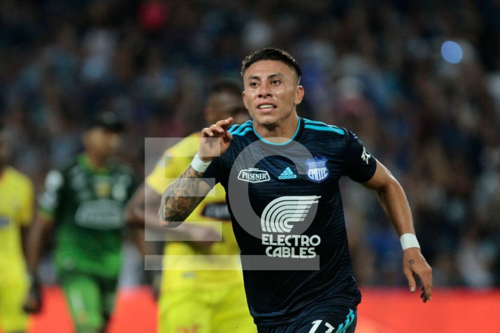 Joao Rojas celebra un gol con la camiseta de Emelec, en el 2018. Ahora, Rojas juega para Barcelona SC. Foto: Archivo / EL COMERCIO