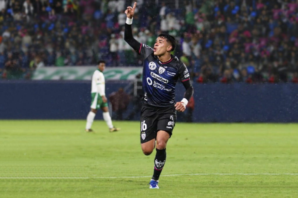 Kendry Páez celebrando el gol marcado a Palmeiras en la Copa Libertadores 2024.