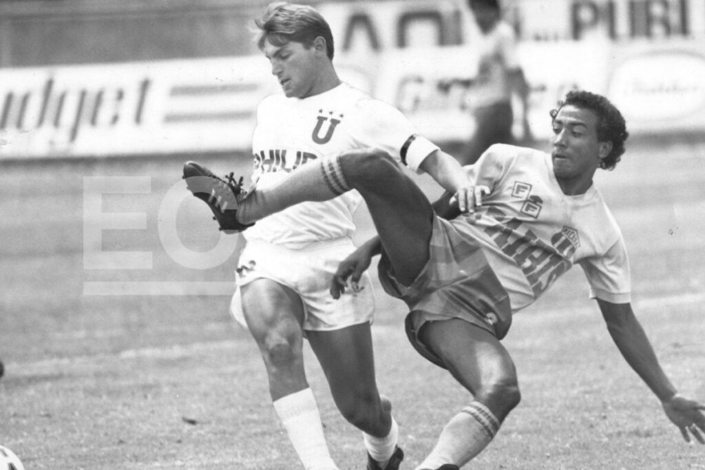 Diego Herrera con Liga de Quito en el campeonato nacional de 1990.