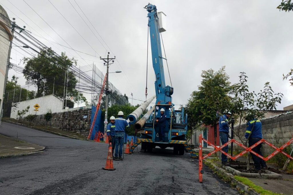 Los horarios de cortes de luz difundidos no se cumple, según usuarios. Foto: EEQ