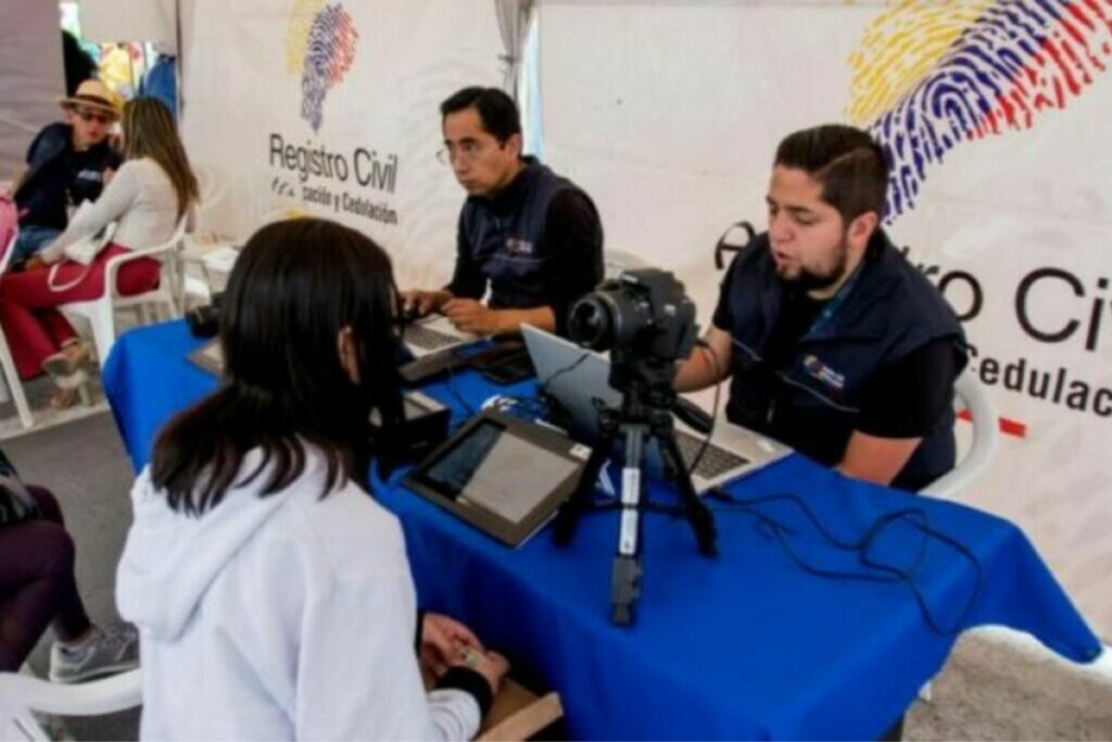 Agencias del Registro Civil atenderán en la última jornada extra para cédulas y pasaportes.