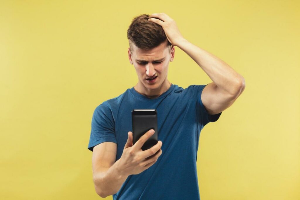 En promedio, las personas cambian de celular cada dos años. Foto: Freepik