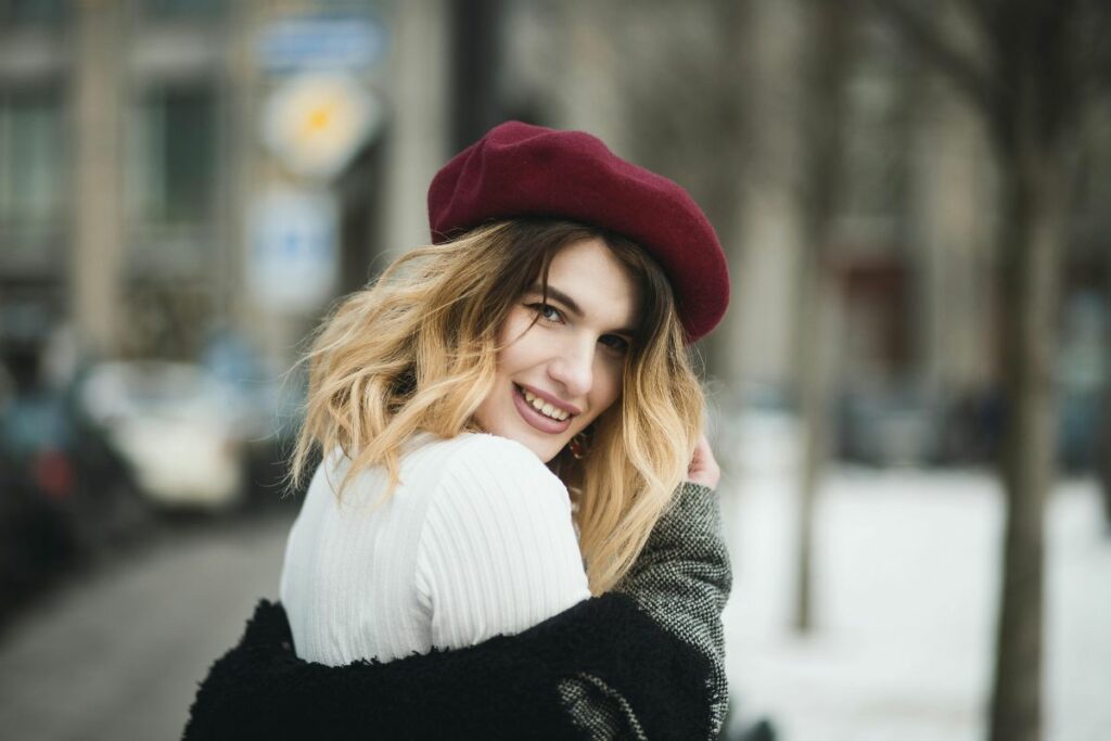 Las boinas son una excelente opción para abrigarse en invierno. Foto: Freepik