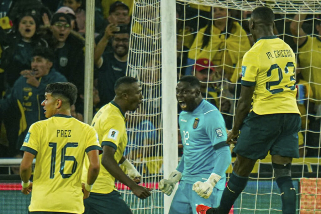 Jugadores de Ecuador en un partido de las eliminatorias al mundial 2026. Foto: Facebook La Tri.