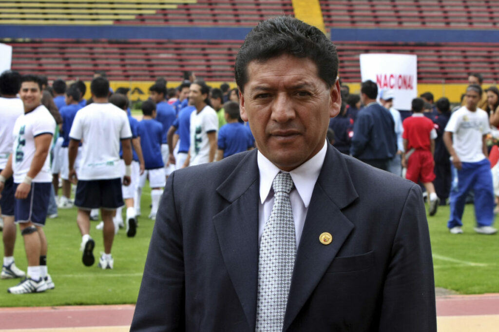Sixto Vizuete en el estadio Olímpico Atahualpa en 2008.