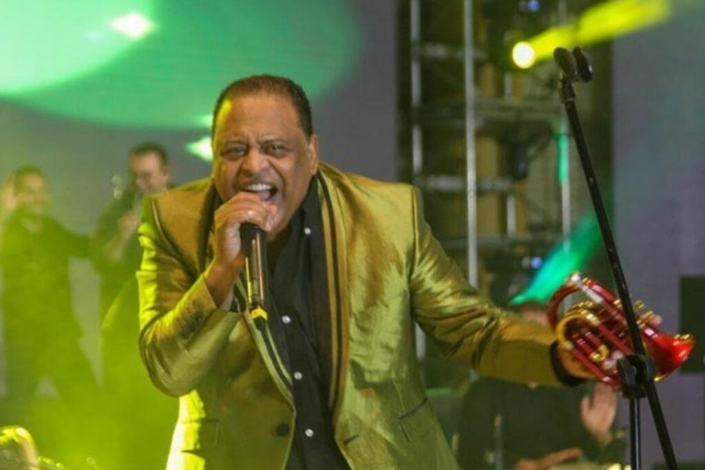 El artista dominicano, de 75 años, se recuperó de una neumonía y el 11 de mayo visitará Guayaquil. Foto: Facebook