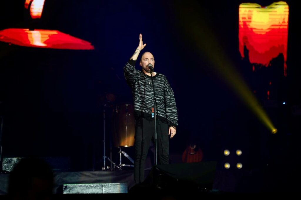 Andrés Cepeda y Santiago Cruz cantaron en el coliseo General Rumiñahui.