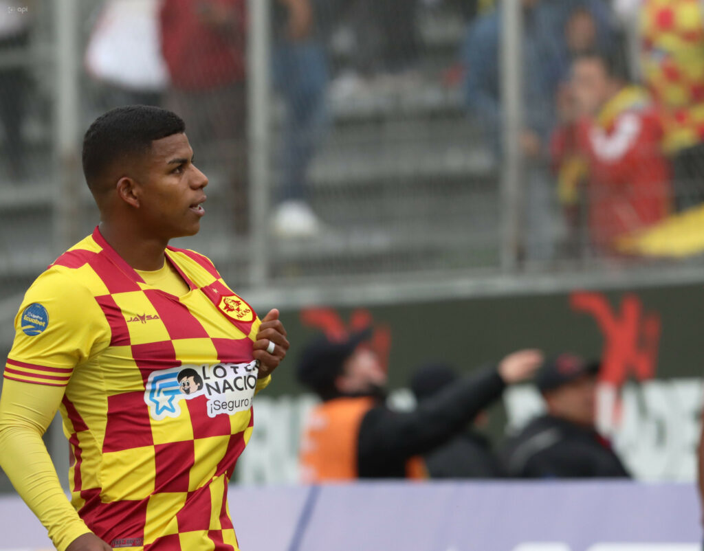 Luis Cano celebra un gol con Aucas en la Liga Pro. Foto: API