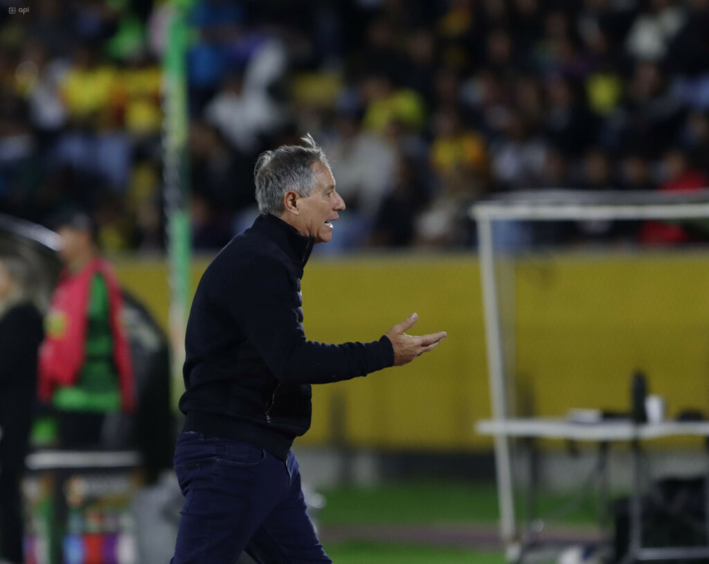 Ariel Holan tuvo su primer partido a cargo de Barcelona SC. Foto: API